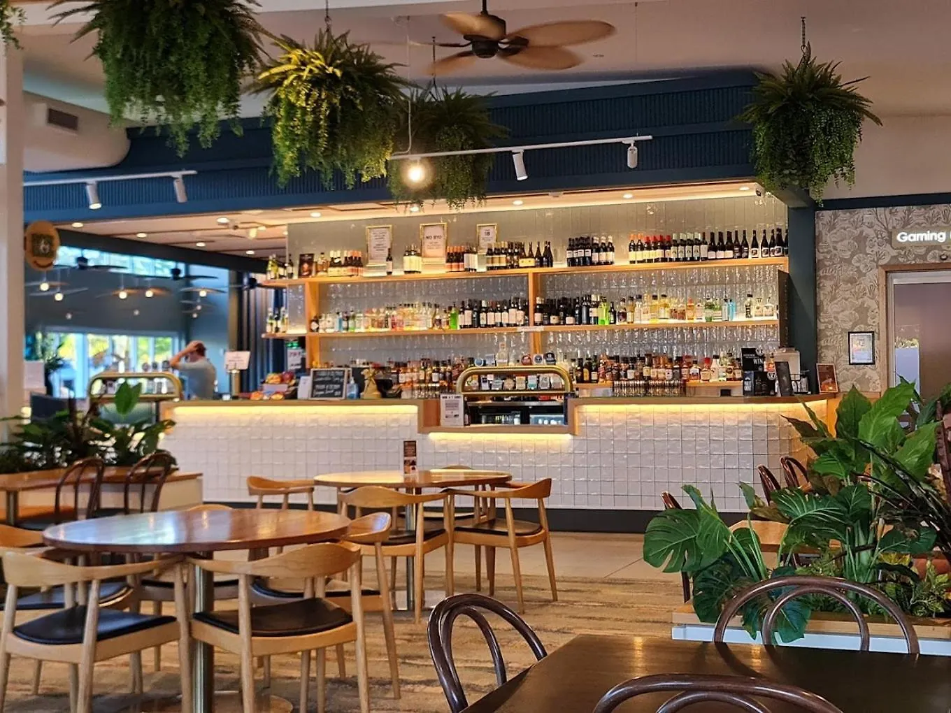 Bargara Beach Hotel 0*,